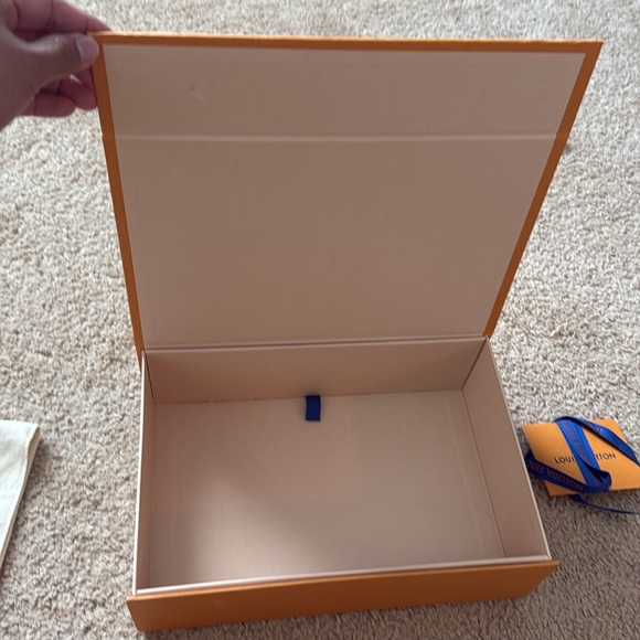 Louis Vuitton Orange Gift Box with Cream Pouch - Picture 10 of 15